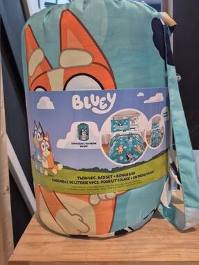 Bluey & Bingo Twin Size 4pc Bedding Set + Bonus Bag. Reversible. 100% Polyester